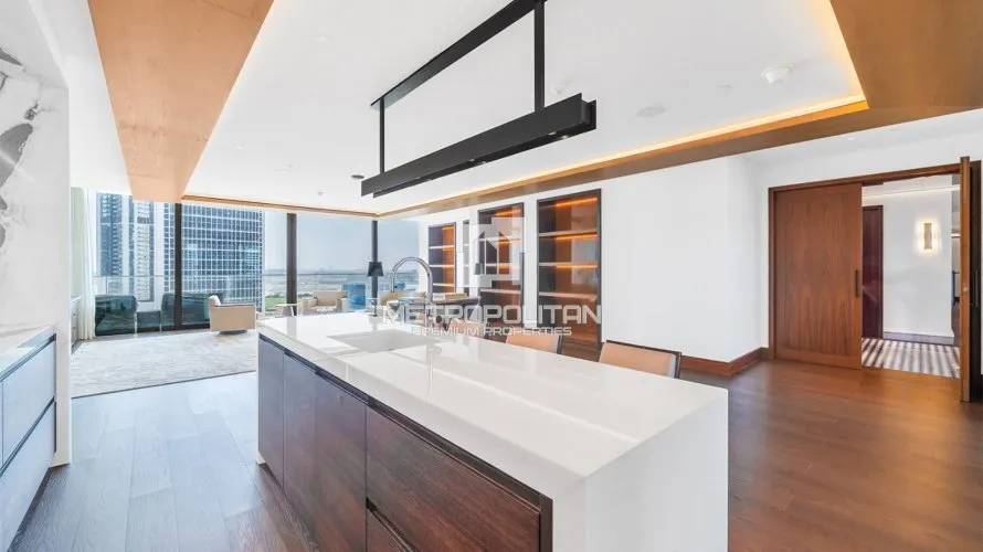 Apartamento de 4 dormitorios en Dorchester Collection Dubai, UAE No. 206