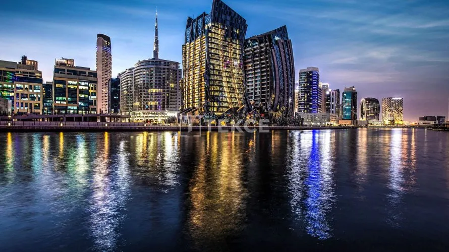 Apartamento de 4 dormitorios en Business Bay, UAE No. 109 № 1